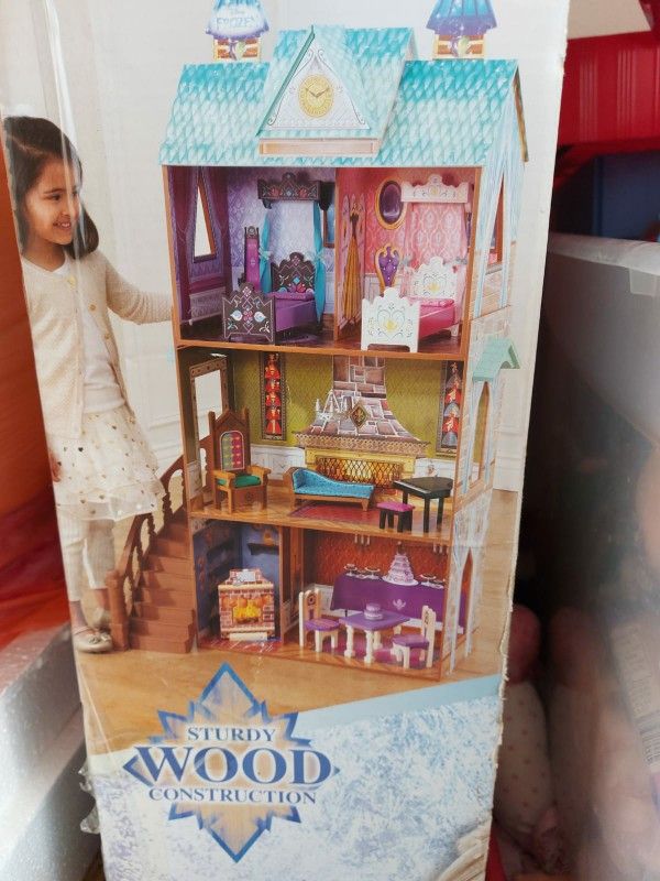 Like new Frozen house for sale ( original price was $150 and I am selling for half the price, please don't ask for lower price)