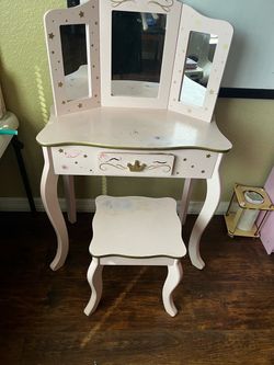 Kid’s Vanity
