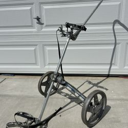  vintage Browning Bag Boy manual golf push/pull cart. Specifically, this is a 2-wheel collapsible aluminum model that was manufactured in the U.S.A.