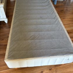 Two Twin Or 1 King Box Spring