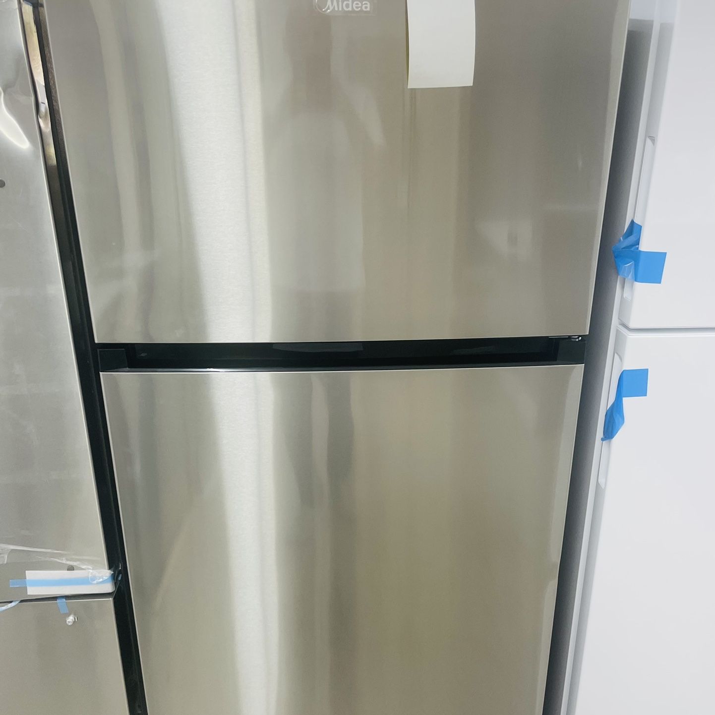 🔥🔥30” Midea Top Freezer Refrigerator 