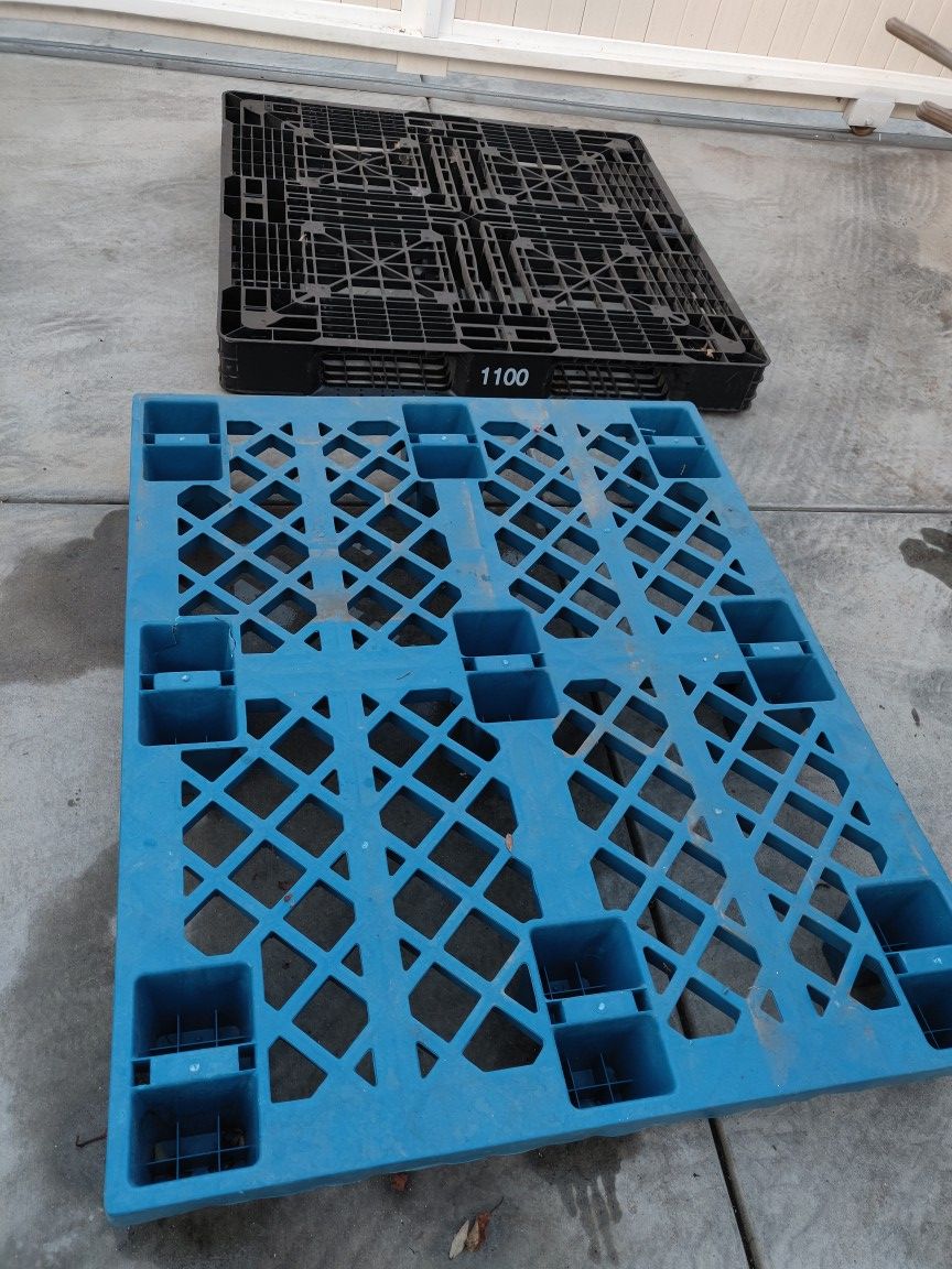 Plastic pallets for Sale in Gardena, CA OfferUp