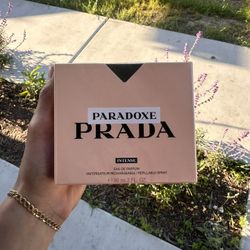 Prada Paradoxe Perfume