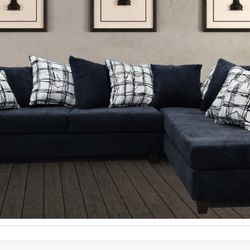 Kelly Black Sectional 