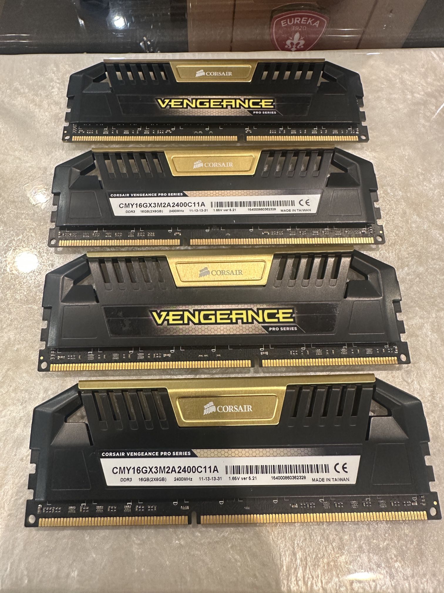 32 Gig - Corsair Vengeance DDR3 16GB(2X8GB) 2400MHz