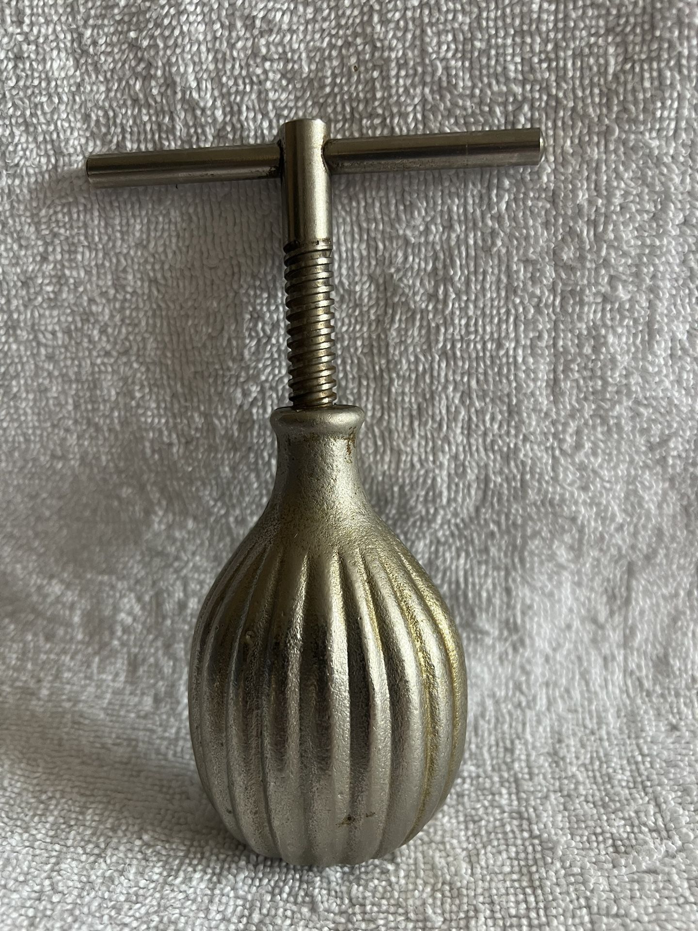 Heavy Cast Metal Antique/Vintage Garlic Crusher Squeezer Nutcracker