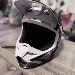 Fox V1 Lux Size Small 