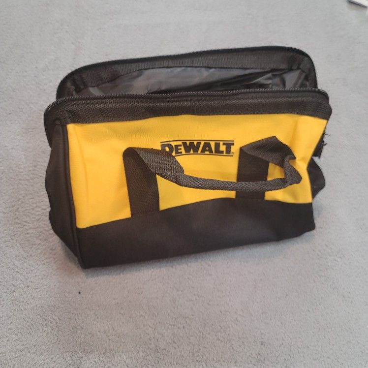 new Dewalt 13"x9"x10" medium bag
