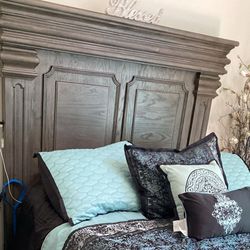 Like New Still Has Tags Queen Bed Set