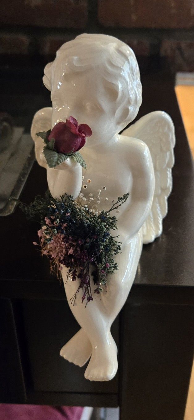 Cherub/Angel Vintage Ceramic Figurine