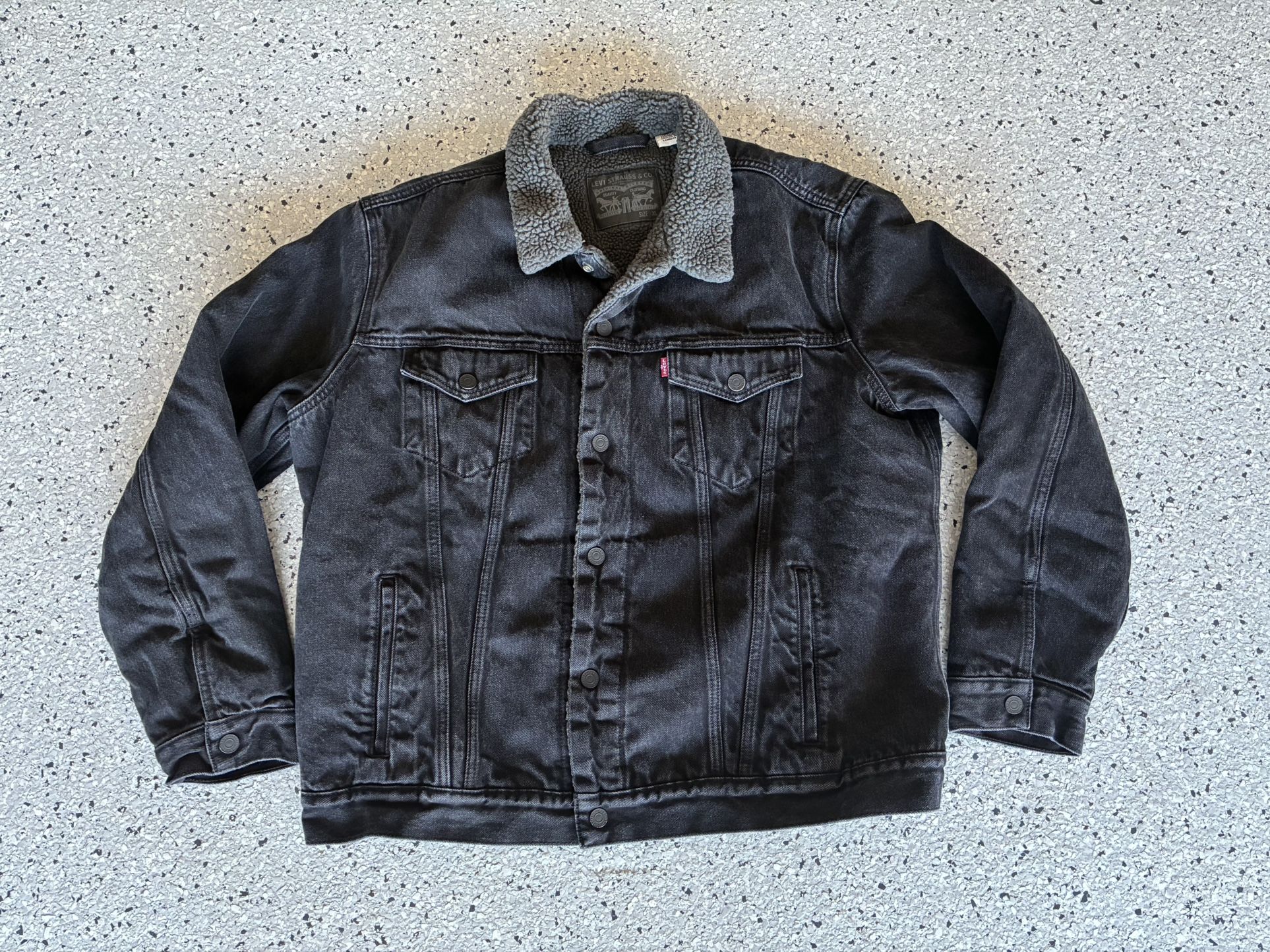 “LEVI STRAUSS” Black Denim Sherpa Fleece Lined Black Jacket. Size XL. Pre Owned.