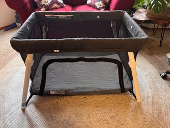 Guava Lotus travel crib
