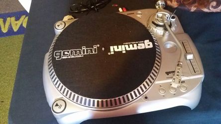 Turntable by Gemini dj