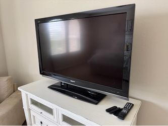 Multiple Flat Screen TVs for Sale – Sharp AQUOS & Hisense Roku TV