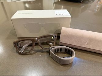 Like new Meta Display Large with Neural Band size 1