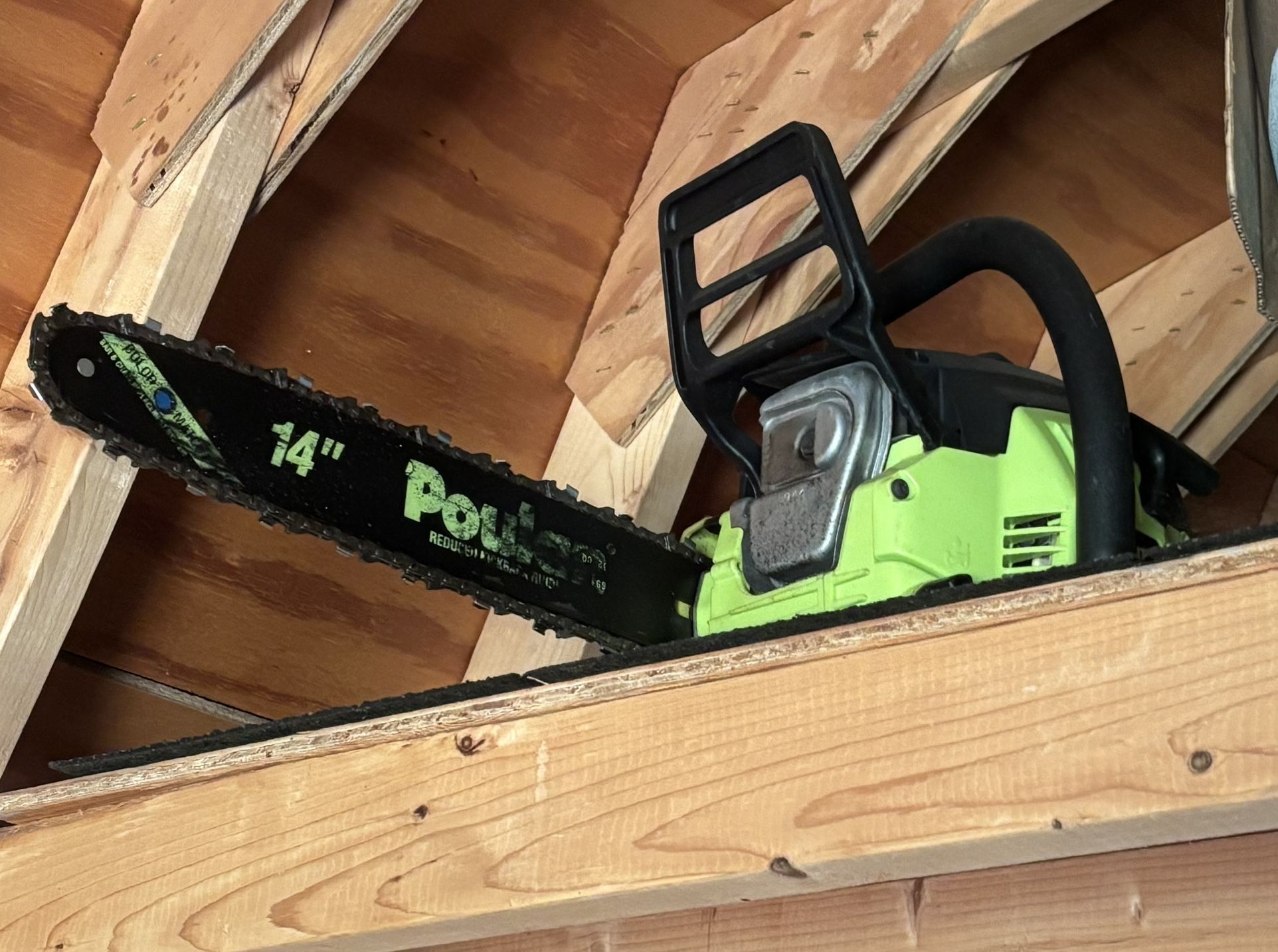 Poland 14inch Chainsaw  Gas Powered