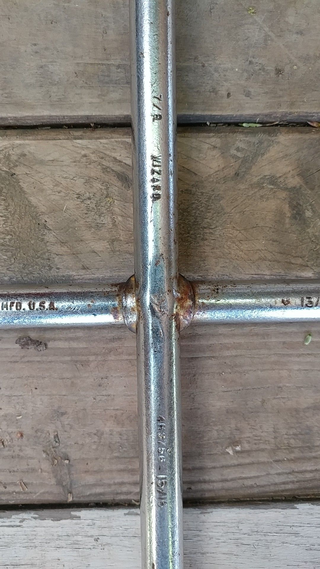 4-way tire tool breaker bar