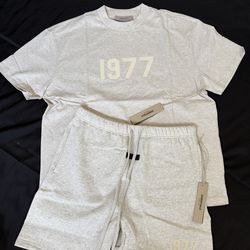 Essentials sets black, white and grey