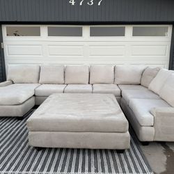 Living Spaces Light Gray Sectional Sofa Couch Sala Ottoman 