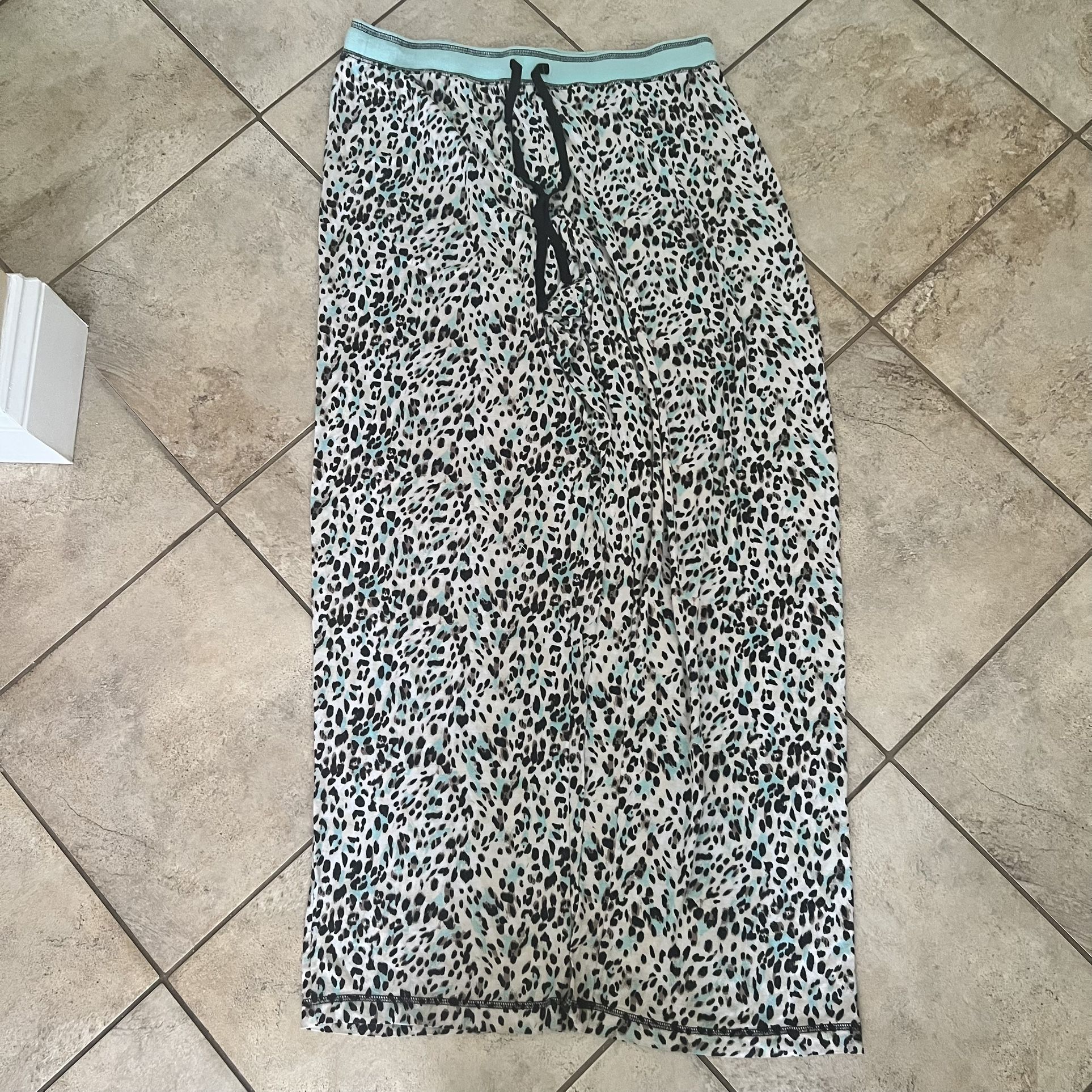 Women’s just be mint green cheetah pajama pants. Size large