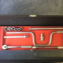 Vintage Husky 3/8 Drive 14 pc. Socket St