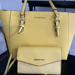 Michael Kors Purse with wristlet