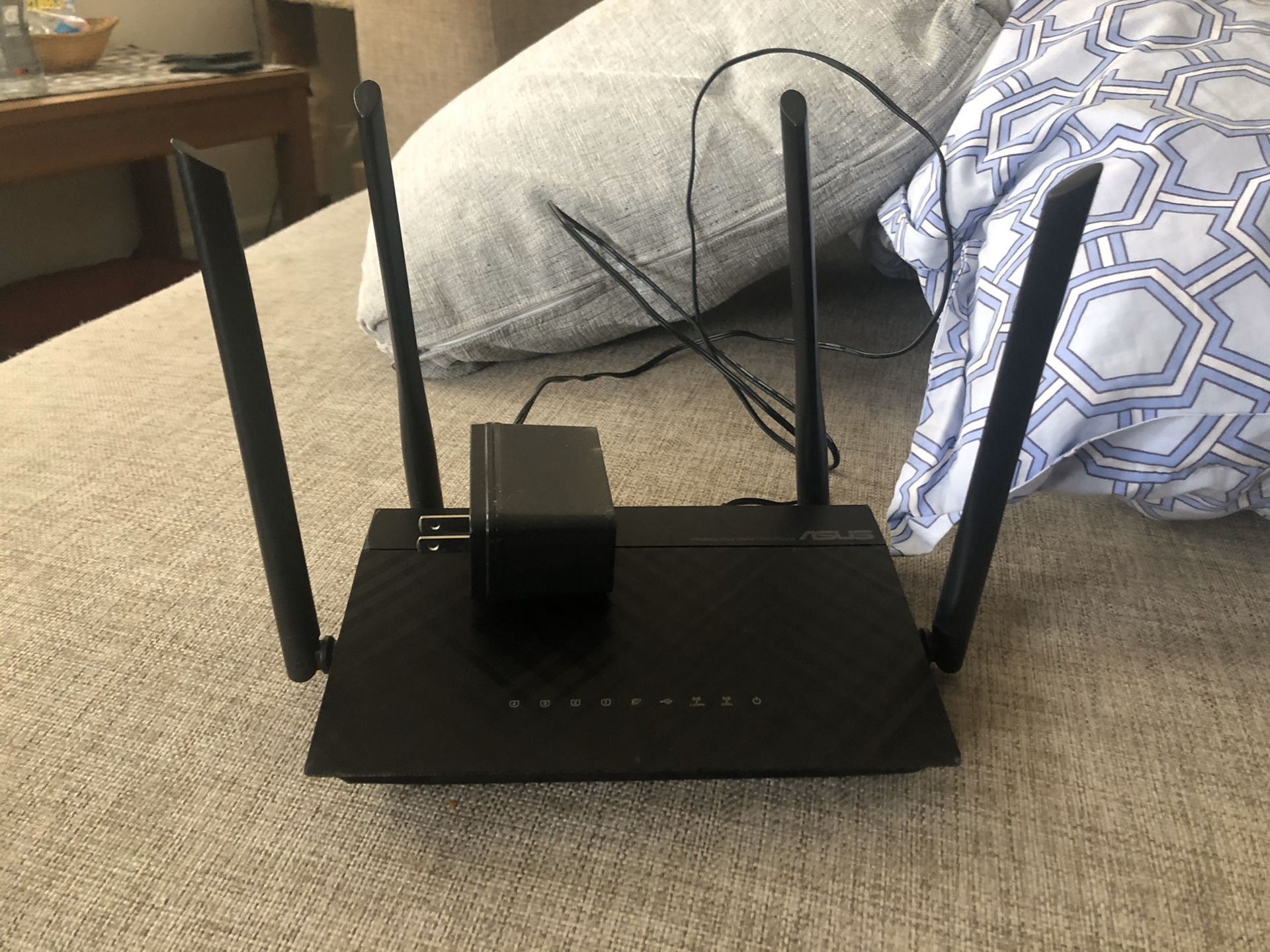 ASUS RT AC-1200 Wireless AC Router and 4 Port Switch