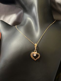 Gold Heart Pendant Necklace with Diamond stone