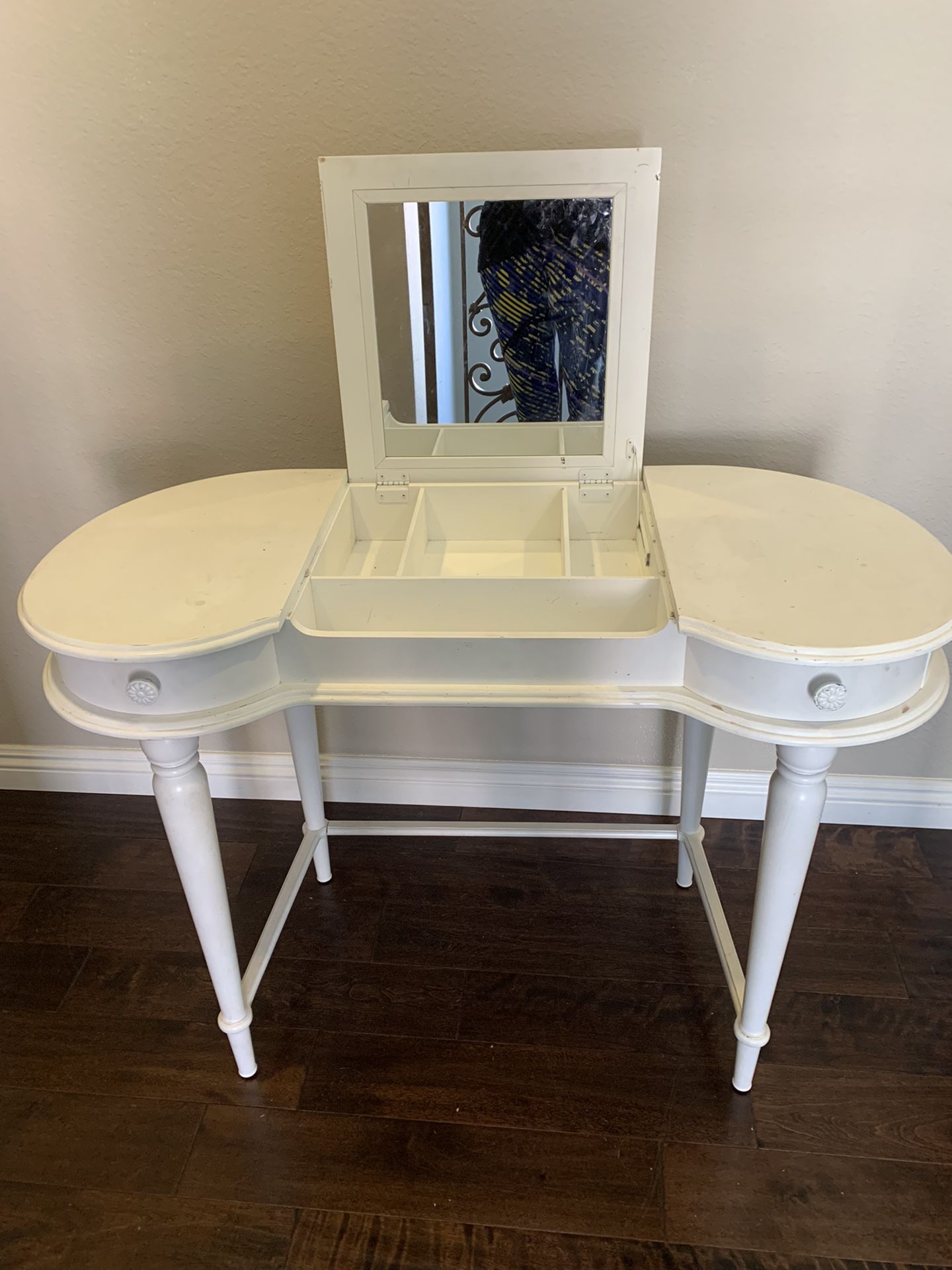 White Wooden Vanity/Desk