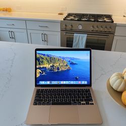 *1TB Storage, 16 GB Ram* MacBook Air 13”  M1
