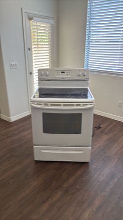 Stove and fridge!