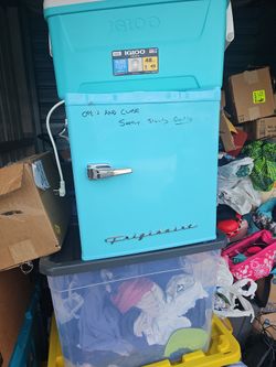 Frigidaire Mini Fridge (Baby Blue)