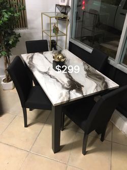Beautiful‼️ 5-Pc Resia Dining Table Set (On Display)