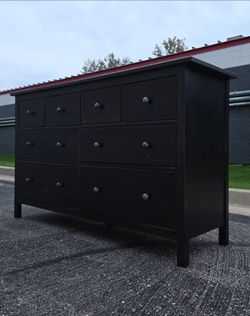 8 Drawer Dresser - Alot of Storage