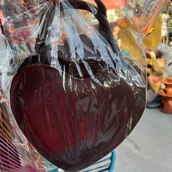 Tenemos diferentes bolsas diferentes estilos y diferentes colores y diferentes precios