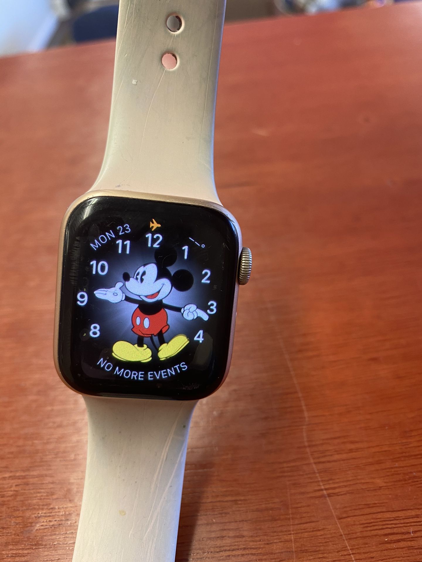 Apple Watch Series 4 GPS And Cellular