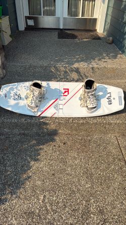 Wakeboard with Bindings