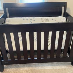 Simmons Madisson Convertible Crib  With Mattress 