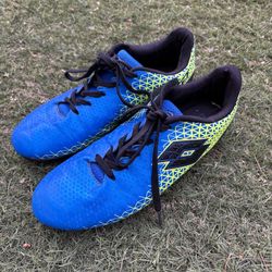 Men’s 8 Lotto Soccer Cleats