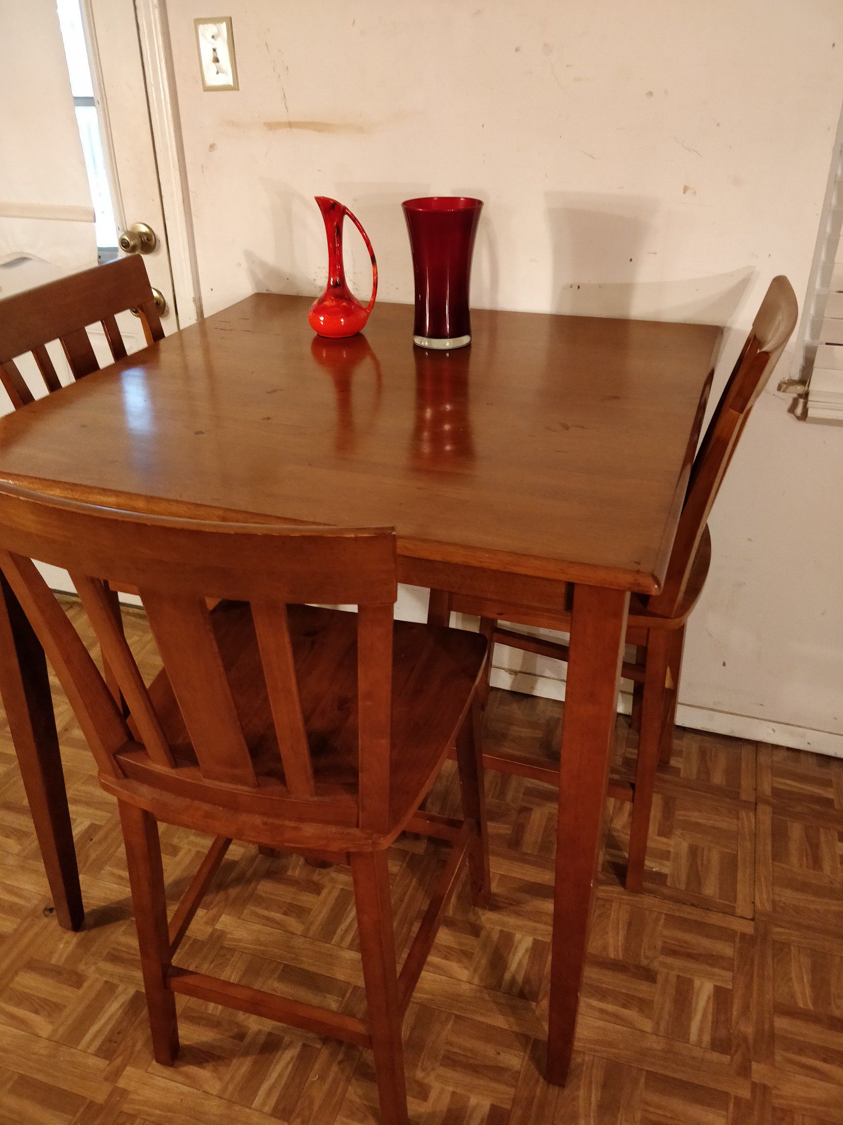 Nice solid wood dining table with 3 chairs in good condition. L38"*W38"*H38"