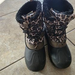 Clothes And Snow Boots (Smoke Free Home)