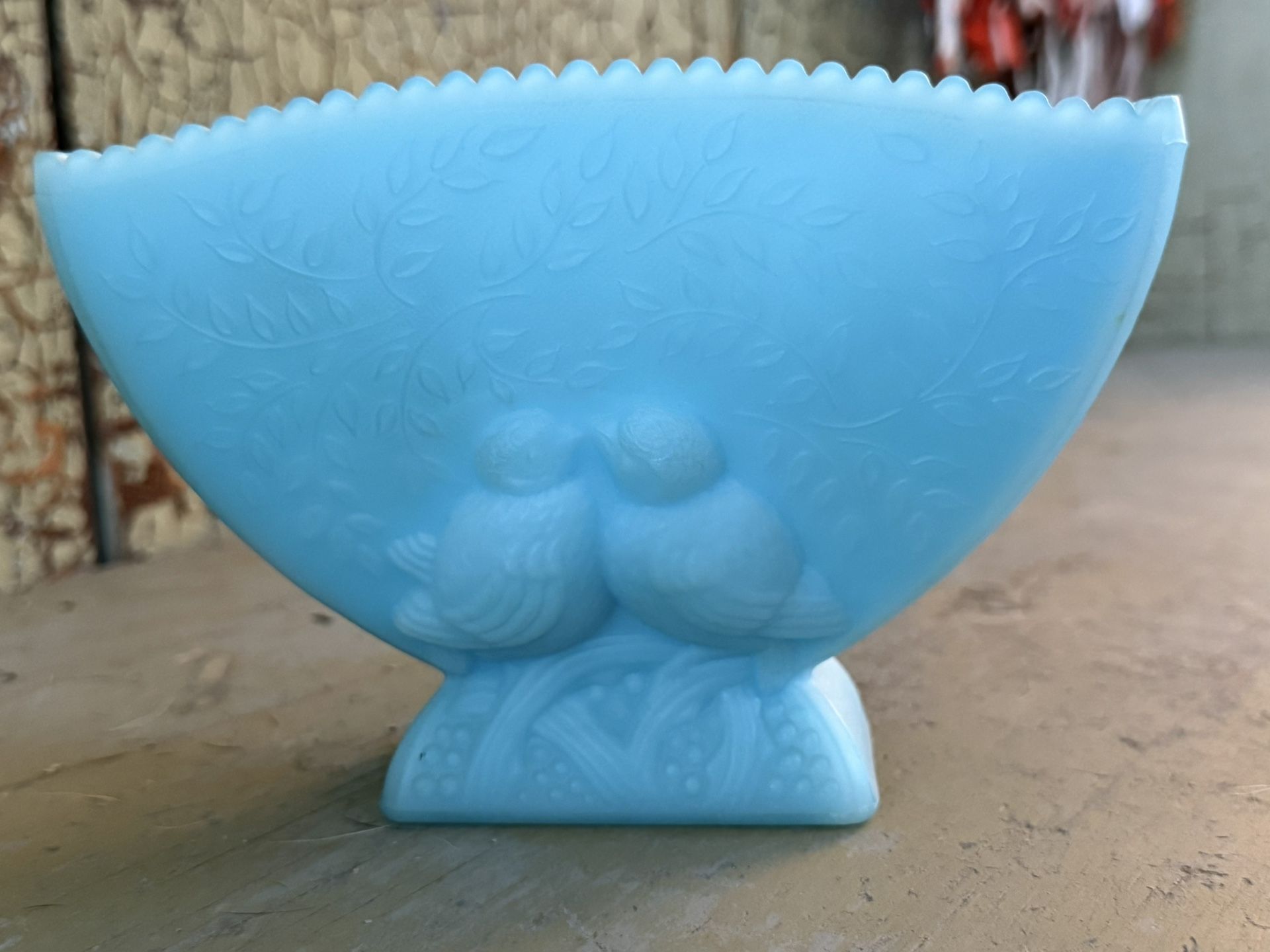 Fenton Glass kissing Birds