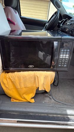 OSTER microwave good condition