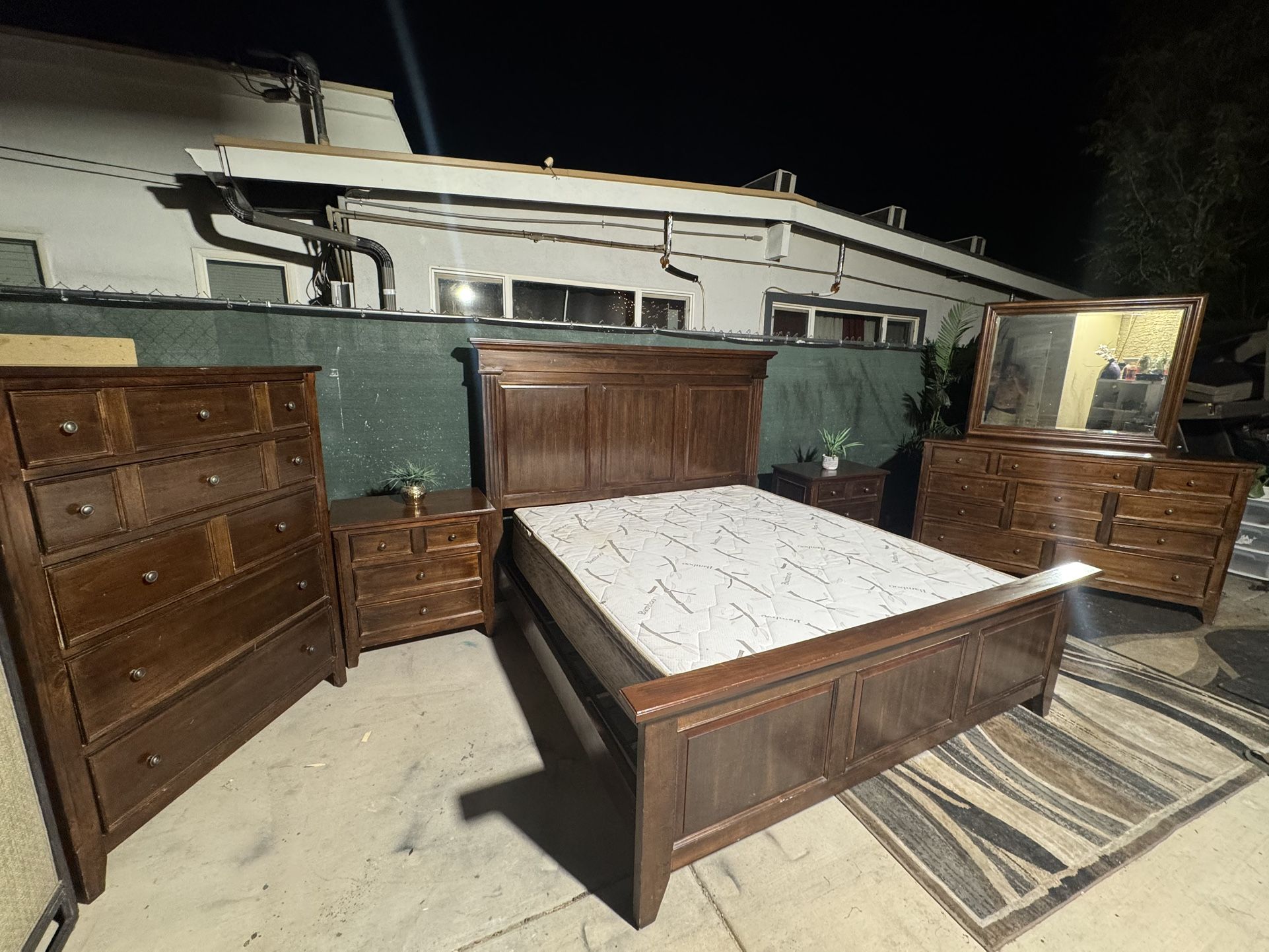 8 PCS KING BEDROOM SET…FREE DELIVERY AVAILABLE 🚛🚛🚛
