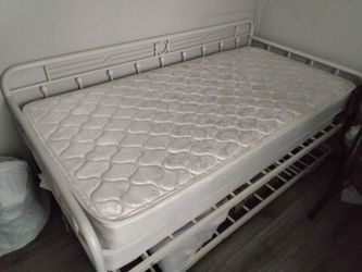Bed. White trundle daybed.Twin size