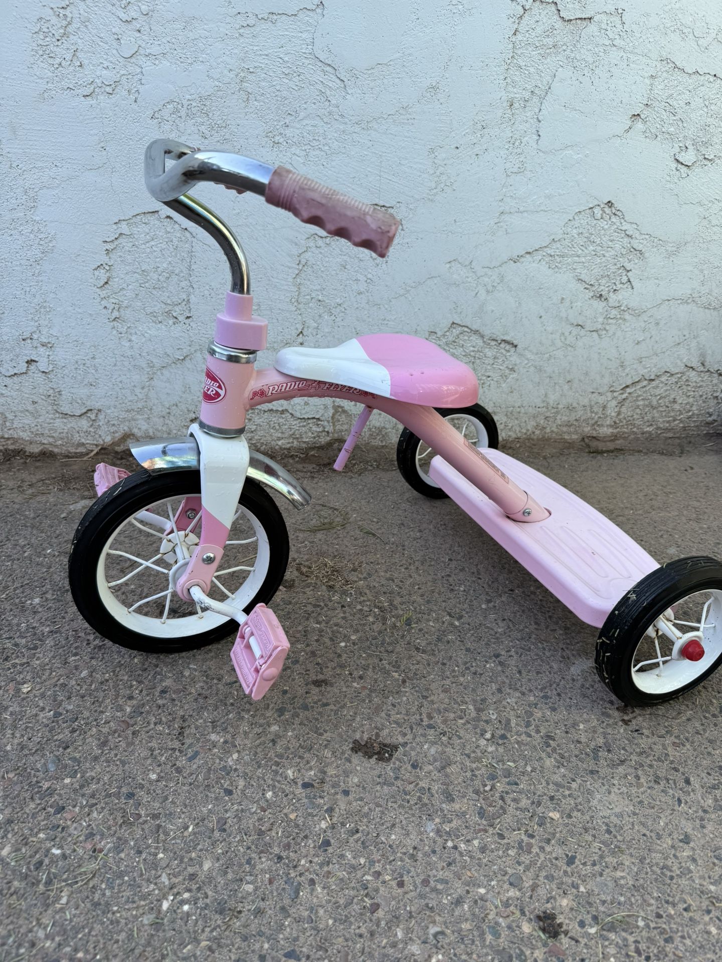π Classic Pink Radio Flyer Tricycle π