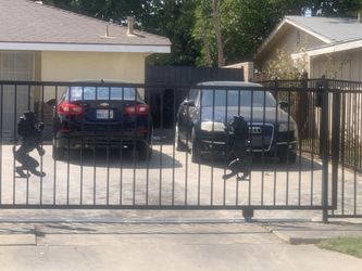 Metal gate end fence