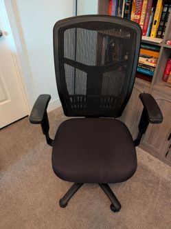 Black Mesh Back Office Chair with Armrests