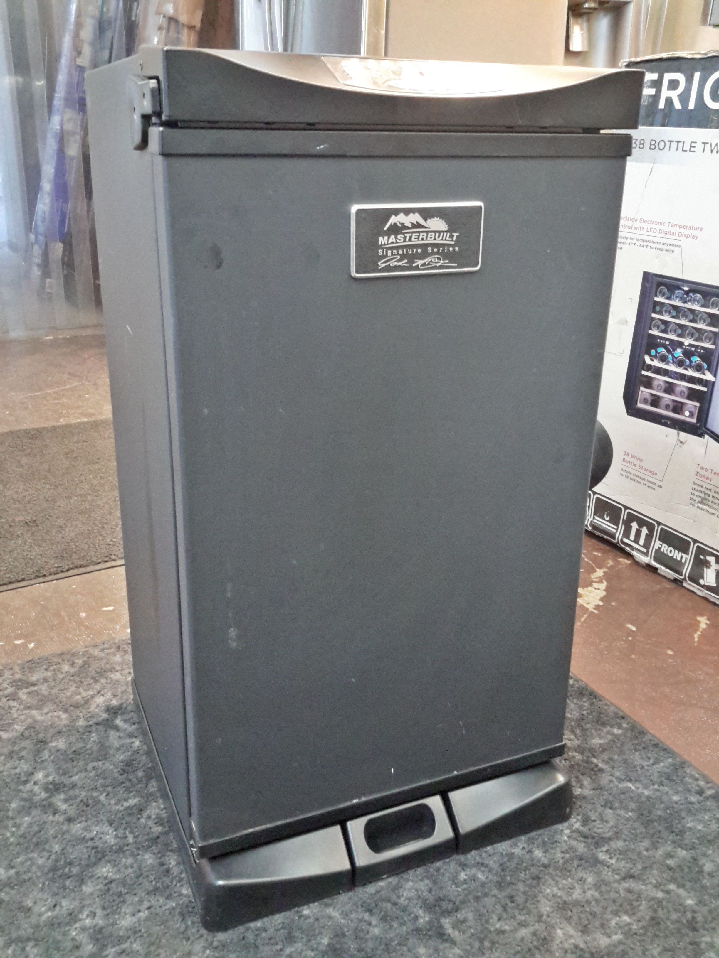 Masterbuilt Electric Smoker for Sale in Seattle, WA - OfferUp