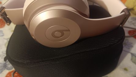 Beats Solo 4 Pink